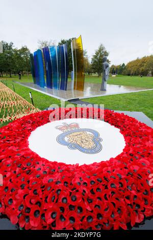 La dedicazione del campo di papavero della memoria al National Memorial Arboretum a Staffordshire, Regno Unito. Foto Stock