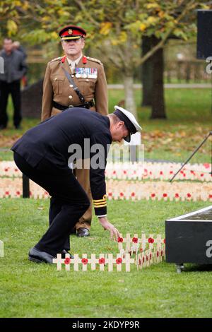 La dedicazione del campo di papavero della memoria al National Memorial Arboretum a Staffordshire, Regno Unito. Foto Stock