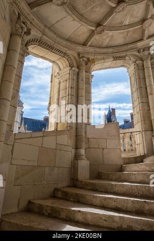 Scala a chiocciola nell'ala Francois i di Chateau Royal de Blois, Loir-et-Cher, Francia l'ala Francis i è caratterizzata da una chiesa cerimoniale di st estremamente sontuosa Foto Stock