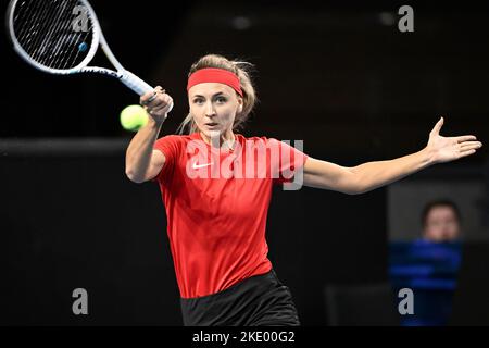Glasgow, Scozia, 09/11/2022, Glasgow, Scozia, REGNO UNITO. 9th Novembre 2022. Il belga Maryna Zanevska ha mostrato in azione durante una partita di tennis contro lo slovacco Schmiedlova, la seconda partita del pareggio tra Belgio e Slovacchia nella fase di gruppo delle finali della Billie Jean King Cup a Glasgow, Scozia, mercoledì 09 novembre 2022. Il torneo si svolge dal 8 al 13 novembre 2022. BELGA PHOTO LAURIE DIEFFEMBACQ Credit: Belga News Agency/Alamy Live News Foto Stock