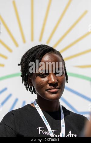 Sharm El Sheikh, Egitto. 09th Nov 2022. Vanessa Nakate, attivista del clima ugandese, partecipa alla 2022 Conferenza delle Nazioni Unite sui cambiamenti climatici COP27 al Centro Internazionale Congressi. Credit: Gehad Hammy/dpa/Alamy Live News Foto Stock