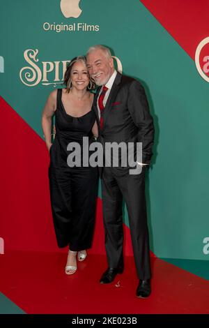 NEW YORK, NEW YORK - NOVEMBRE 07: Paige Davis e Patrick Page partecipano alla prima di New York 'spirited' del film originale Apple ad Alice Tully Hall, Lincoln Foto Stock