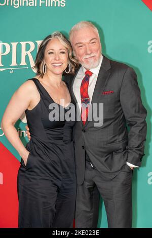 NEW YORK, NEW YORK - NOVEMBRE 07: Paige Davis e Patrick Page partecipano alla prima di New York 'spirited' del film originale Apple ad Alice Tully Hall, Lincoln Foto Stock