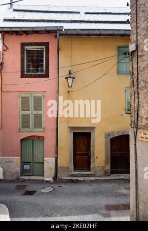 Case di Villaggio Vecchio o Case di Città a schiera a Beauvezer Alpes-de-Haute-Provence Francia Foto Stock