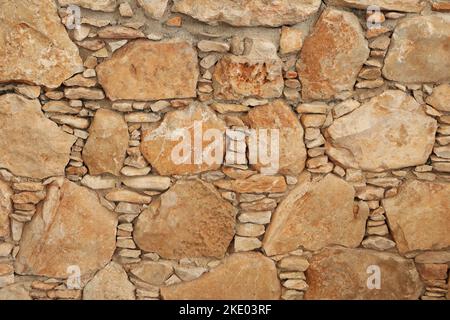 Una struttura di parete fatta di pietre naturali Foto Stock