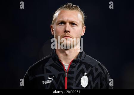 Cremona, Italia. 08 novembre 2022. Simon Kjaer dell'AC Milan guarda avanti prima della Serie Una partita di calcio tra US Cremonese e AC Milan. Credit: Nicolò campo/Alamy Live News Foto Stock