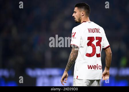 Cremona, Italia. 08 novembre 2022. Rade Krunic di AC Milan guarda durante la Serie Una partita di calcio tra US Cremonese e AC Milan. Credit: Nicolò campo/Alamy Live News Foto Stock