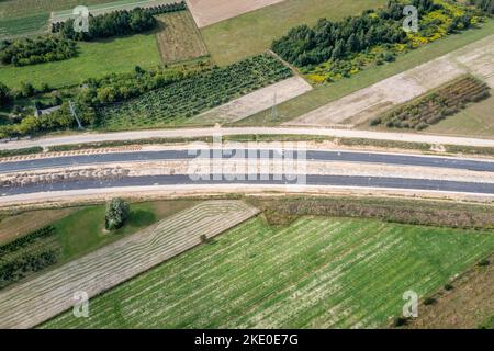 Cantiere di S7 strada principale in Polonia, parte della strada europea E77 nel villaggio di Ruda vicino a Tarczyn città, Masovia regione della Polonia Foto Stock