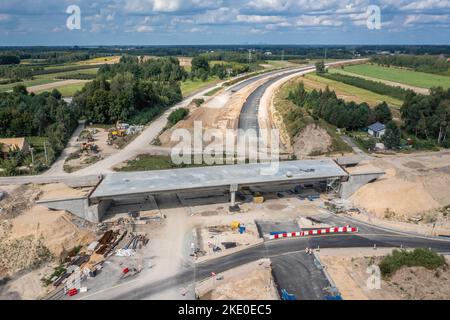 Cantiere di S7 strada principale in Polonia, parte della strada europea E77 nel villaggio di Ruda vicino a Tarczyn città, Masovia regione della Polonia Foto Stock