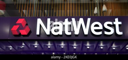 Indicazione esterna di Natwest Bank su Market Street nel centro di Manchester, Regno Unito Foto Stock
