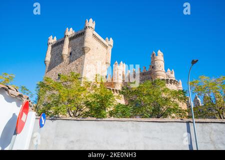 Castello medievale. Guadamur, provincia di Toledo, Castilla La Mancha, in Spagna. Foto Stock