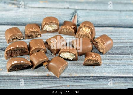 Cairo, Egitto, novembre 1 2022: Gioielli Galaxy latte assortito e cioccolatini scuro pezzi pacchetto con classici come seta liscia, caramello croccante a squisito Foto Stock