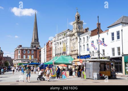 Centro commerciale Hereford High Town con bancarelle del mercato e caffè My Coffee Corner nella piazza del mercato Hereford Herefordshire Inghilterra UK GB Europe Foto Stock