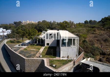 Vista drone. Lake House, Udaipur, India. Architetto: Matra Architects , 2020. Foto Stock