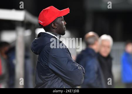 Waregem, a Lommel, 09 novembre 2022. Mbaye Leye, allenatore capo di Essevee, ha illustrato durante una partita finale della Croky Cup 1/16 tra Lommel SK e Zulte Waregem, a Lommel, mercoledì 09 novembre 2022. FOTO DI BELGA JILL DELSAUX Foto Stock