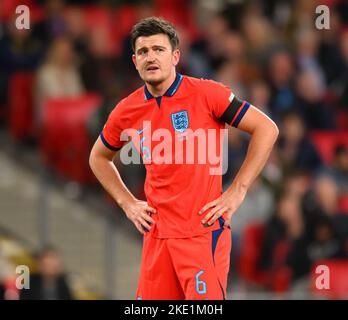 26 set 2022 - Inghilterra / Germania - UEFA Nations League - Lega A - Gruppo 3 - Stadio di Wembley Harry Maguire inglese si trova sconsolato dopo aver concessuto una penalità durante la partita della UEFA Nations League contro la Germania. Foto : Mark Pain / Alamy Live News Foto Stock