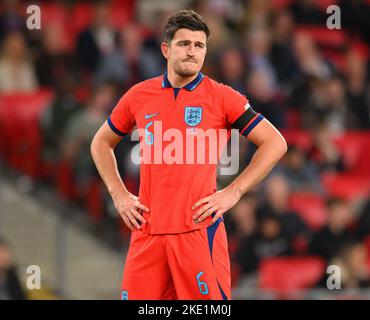 26 set 2022 - Inghilterra / Germania - UEFA Nations League - Lega A - Gruppo 3 - Stadio di Wembley Harry Maguire inglese si trova sconsolato dopo aver concessuto una penalità durante la partita della UEFA Nations League contro la Germania. Foto : Mark Pain / Alamy Live News Foto Stock