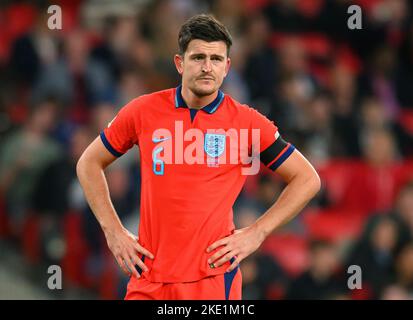 26 set 2022 - Inghilterra / Germania - UEFA Nations League - Lega A - Gruppo 3 - Stadio di Wembley Harry Maguire inglese si trova sconsolato dopo aver concessuto una penalità durante la partita della UEFA Nations League contro la Germania. Foto : Mark Pain / Alamy Live News Foto Stock