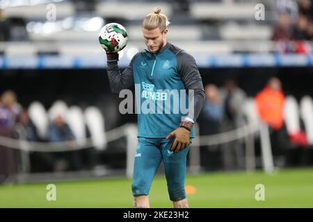 Loris Karius di Newcastle United si scalda durante la partita del terzo round della Carabao Cup tra Newcastle United e Crystal Palace a St. James's Park, Newcastle upon Tyne, mercoledì 9th novembre 2022. (Credit: Marco Fletcher | NOTIZIE MI) Credit: NOTIZIE MI & Sport /Alamy Live News Foto Stock