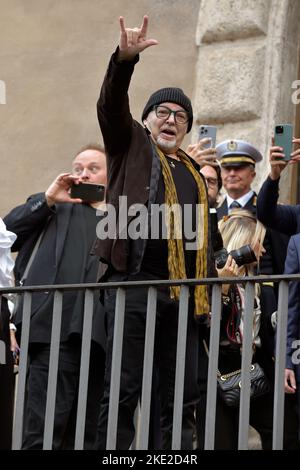 Il cantante italiano Vasco Rossi riceve il lupo capitolino dal sindaco di Roma Roberto Gualtieri in riconoscimento della sua carriera artistica e del suo legame con la città. Roma (Italia) 9 novembre 2022 Foto Stock