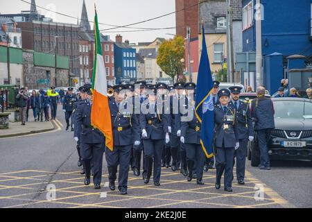 Cork Gardai Centenary Parade, per segnare l'arrivo del Gardai in città, 100 anni fa. La Parata si è svolta il 2022 novembre. Foto Stock