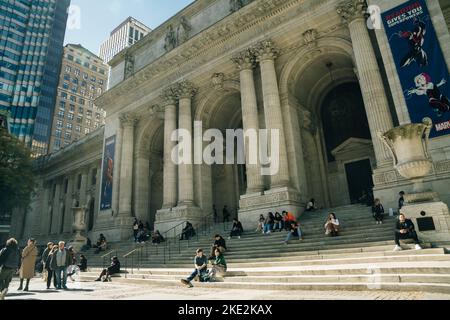 New York Manhattan - ott, 2022 Public Library Fifth Avenue 5th Av Downtown US. Foto di alta qualità Foto Stock