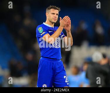 Cesar Azpilicueta #28 di Chelsea applaude i tifosi alla fine della partita del terzo round della Carabao Cup Manchester City vs Chelsea allo Stadio Etihad, Manchester, Regno Unito, 9th novembre 2022 (Foto di Conor Molloy/News Images) Foto Stock