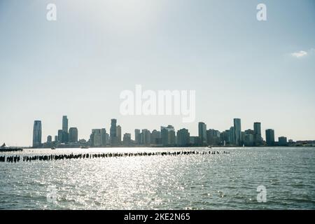 Vista panoramica degli skyline di New Jersey City. Foto di alta qualità Foto Stock