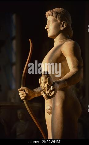 Statua di Apollo su base di Semo Sancus” II secolo d.C. archaico-classico da una Magna Grecia (Italia Meridionale) originale in bronzo del quinto Foto Stock