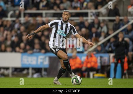 Newcastle upon Tyne, Regno Unito. 09th Nov 2022. NEWCASTLE UPON TYNE, INGHILTERRA - 09 NOVEMBRE: Joelinton di Newcastle si è Unito sulla palla durante la partita del terzo round della Carabao Cup tra Newcastle United e Crystal Palace a St James' Park il 9 novembre 2022 a Newcastle upon Tyne, Inghilterra. (Foto di Richard Callis/MB Media/ ) (Foto: Richard Callis/Sports Press Photo/C - SCADENZA UN'ORA - ATTIVA FTP SOLO SE LE IMMAGINI HANNO MENO DI UN'ORA - Alamy) Credit: SPP Sport Press Photo. /Alamy Live News Foto Stock