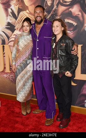 Lola Iolani Momoa, Jason Momoa e Nakoa-Wolf Manakauapo Namakaeha in arrivo alla 'Slumberland' Los Angeles Premiere tenutasi presso l'AMC Century City a Century City, CA il 9 novembre 2022. © Janet Gough / AFF-USA.COM Foto Stock