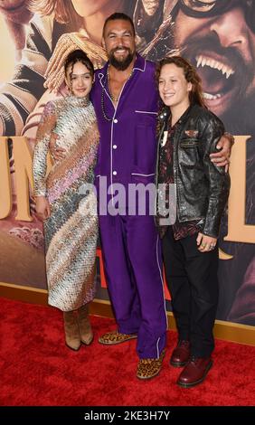 Lola Iolani Momoa, Jason Momoa e Nakoa-Wolf Manakauapo Namakaeha in arrivo alla 'Slumberland' Los Angeles Premiere tenutasi presso l'AMC Century City a Century City, CA il 9 novembre 2022. © Janet Gough / AFF-USA.COM Foto Stock