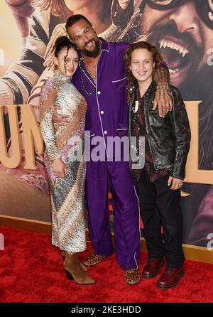 Lola Iolani Momoa, Jason Momoa e Nakoa-Wolf Manakauapo Namakaeha in arrivo alla 'Slumberland' Los Angeles Premiere tenutasi presso l'AMC Century City a Century City, CA il 9 novembre 2022. © Janet Gough / AFF-USA.COM Foto Stock