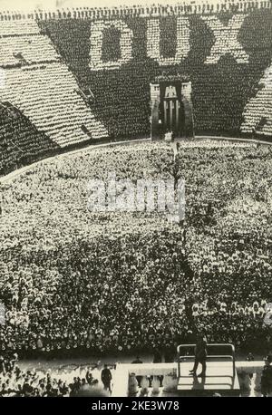 Il dittatore italiano Benito Mussolini ha tenuto un discorso all'Arena di Verona 1938 Foto Stock