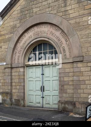 Porta per St Anns Well Pump Room, Buxton, Derbyshire, Regno Unito Foto Stock