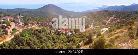 Velo Grablje, storico villaggio di Hvar in Croazia, famoso per la produzione di lavanda, vite e olio d'oliva. Immagine banner panoramica. Panorama, vista aerea Foto Stock