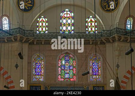 ISTANBUL, TURCHIA - 14 SETTEMBRE 2017: Questo è un frammento del design architettonico e artistico dell'interno della Moschea Suleymaniye. Foto Stock