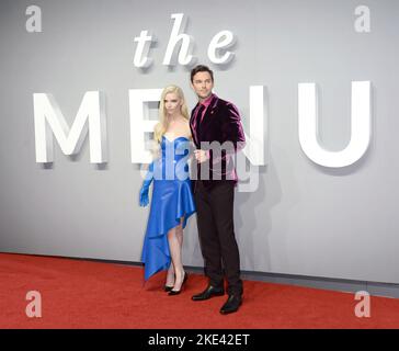 La foto deve essere accreditata ©Alpha Press 078237 09/11/2022 Anya Taylor Joy e Nicholas Hoult The Menu Premiere a Londra Foto Stock