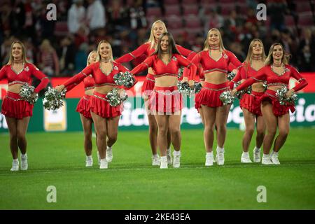 I cheerleaders del FC Cologne dance soccer 1st Bundesliga, 14th matchday, FC Cologne (K) - Gayer Leverkusen (LEV) 1: 2 il 9th novembre 2022 a Koeln/Germania. Le normative #DFL vietano qualsiasi uso di fotografie come sequenze di immagini e/o quasi-video # Foto Stock