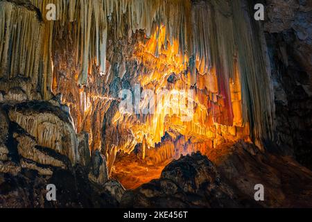 Una bella grotta nel quartiere di Tua Chua, provincia di Dien Bien, Vietnam Foto Stock