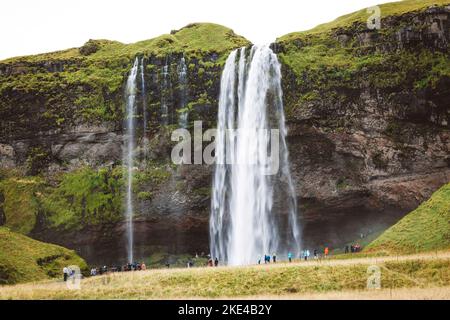 Vista perfetta della famosa e potente cascata di Gljufrabui Foto Stock