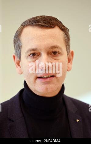 Karlsruhe, Germania. 10th Nov 2022. Christoph Werner, CEO della catena dm, preso prima dell'inizio della conferenza stampa annuale del gruppo di farmacia. Credit: Uli Deck/dpa/Alamy Live News Foto Stock