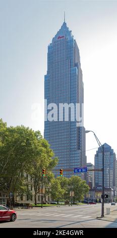 La Key Tower divenne l'edificio più alto di Cleveland quando fu aperta nel 1991, insieme all'adiacente Marriott Hotel. Foto Stock