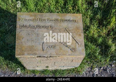 L'immagine è di pietre commemorative che danno la posizione di vari Clan sul campo di battaglia di Culloden Moor vicino a Inverness è dove nel 1746, Foto Stock