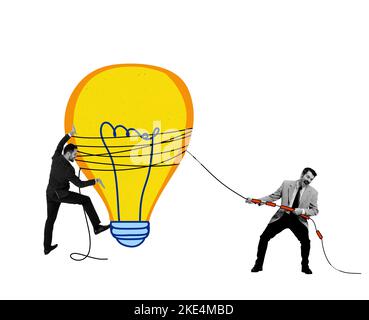 Collage d'arte contemporanea. Design creativo. Uomo d'affari che tira la lampadina simbolizzando lo sviluppo di nuove idee Foto Stock