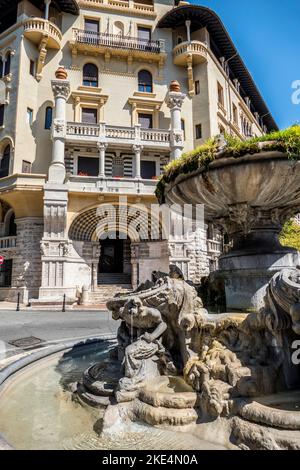 Roma, Italia - 04-12/2018: Le fontane delle rane nel quartiere Coppedè di Roma Foto Stock