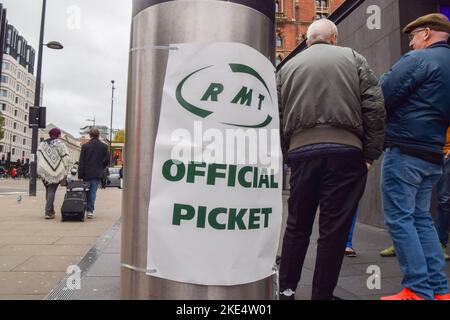 Londra, Regno Unito. 10th novembre 2022. RMT picket linea fuori King's Cross St Pancras stazione della metropolitana come un altro sciopero della metropolitana interrompe il viaggio nella capitale. Credit: Vuk Valcic/Alamy Live News Foto Stock