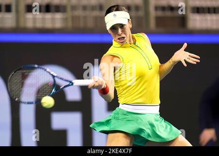 Ajla Tomljanovic australiana in azione durante il terzo giorno della partita di gruppo Billie Jean King Cup tra Australia e Belgio all'Emirates Arena, Glasgow. Data di emissione: Giovedì 10 novembre 2022. Foto Stock