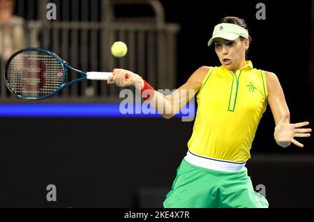 Ajla Tomljanovic australiana in azione durante il terzo giorno della partita di gruppo Billie Jean King Cup tra Australia e Belgio all'Emirates Arena, Glasgow. Data di emissione: Giovedì 10 novembre 2022. Foto Stock