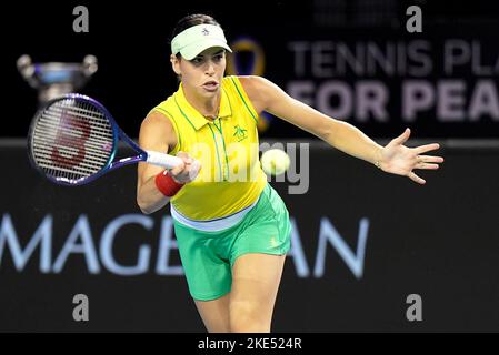 Ajla Tomljanovic australiana in azione durante il terzo giorno della partita di gruppo Billie Jean King Cup tra Australia e Belgio all'Emirates Arena, Glasgow. Data di emissione: Giovedì 10 novembre 2022. Foto Stock